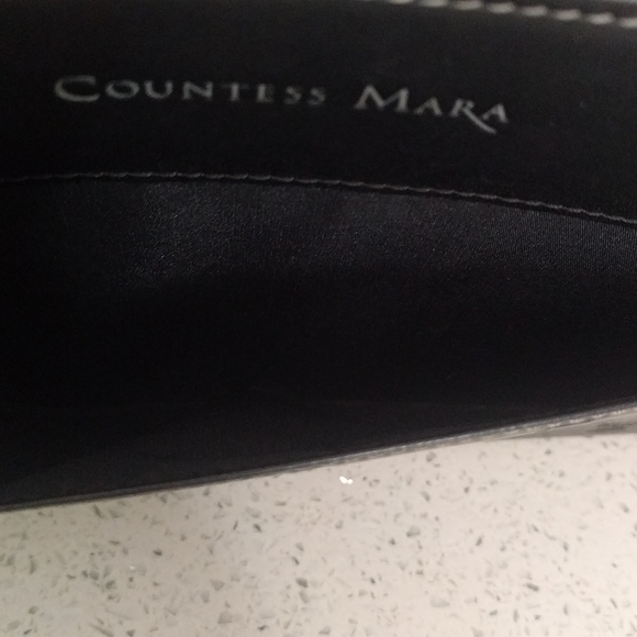 Beautiful wristlet purse by Countess Mara - Picture 11 of 12